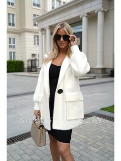 Белое пальто из ангоры с чем носить