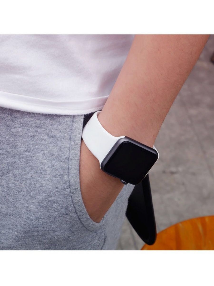 Apple watch white. Черные Эппл вотч с белым ремешком. Эппл вотч с белым ремешком. Эппл вотч 3 с. белом. Ремешком. Ремешок на Эппл вотч se 40 мм.